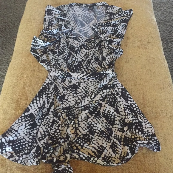 Alfani top, black and white pattern - Picture 1 of 6